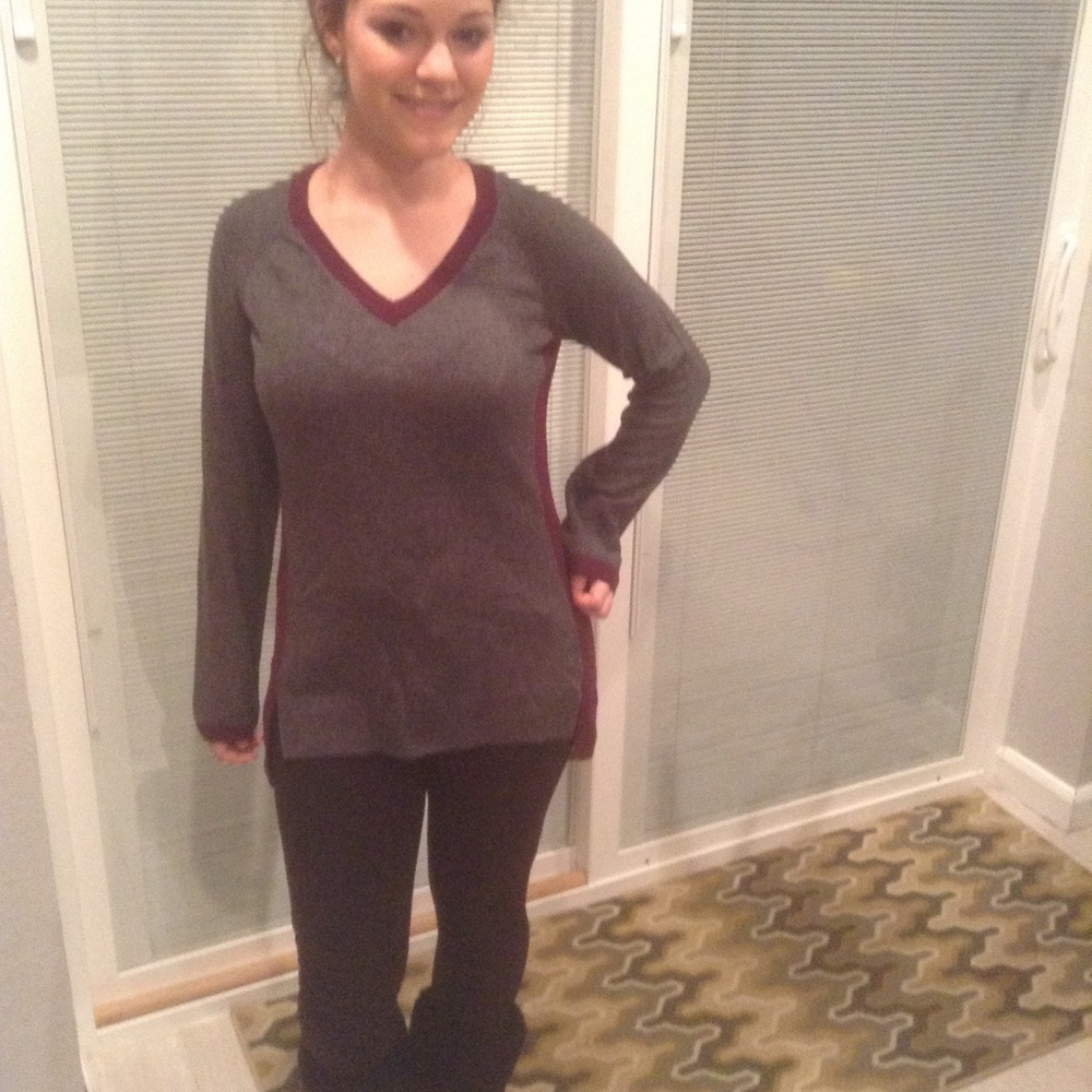 "New" Nieman Marcus CUSP Light Weight Grey Sweater